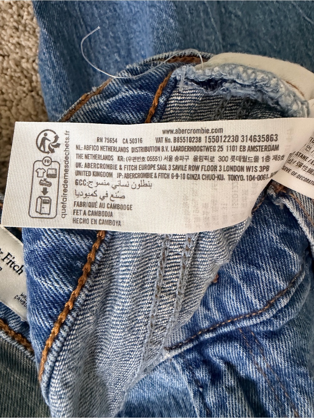 Abercrombie & Fitch The ’90s Relaxed Jean High Rise Raw Hem Size 31/12R - Picture 4 of 8